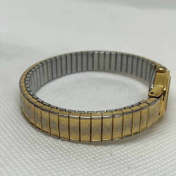 Vintage pulsar women watch 17mm oval quartz glowing in the dark 6.5” running - Picture 7 of 8